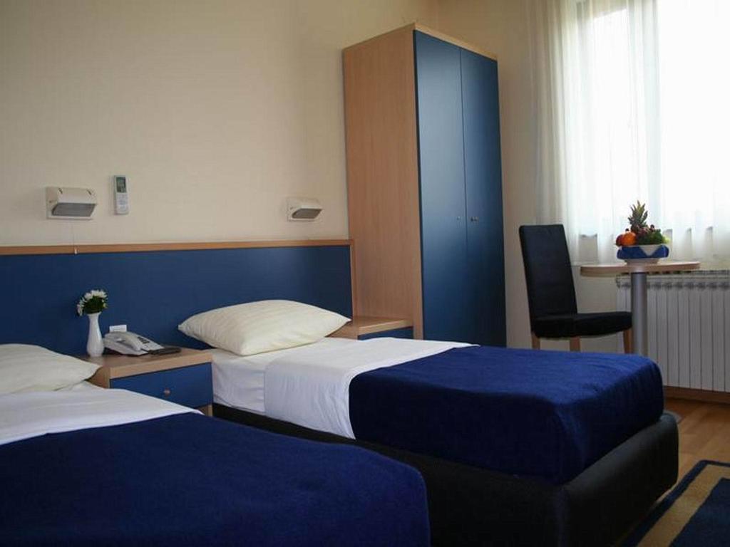 Hotel Cubic Laktaši المظهر الخارجي الصورة